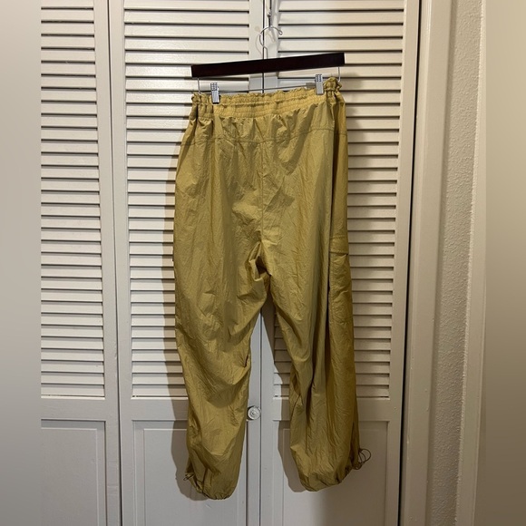 Old Navy Women’s Parachute Cargo Jogger High Rise StretchTech Ankle Pants - Picture 6 of 10